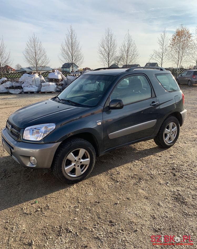 2004' Toyota RAV4 photo #1