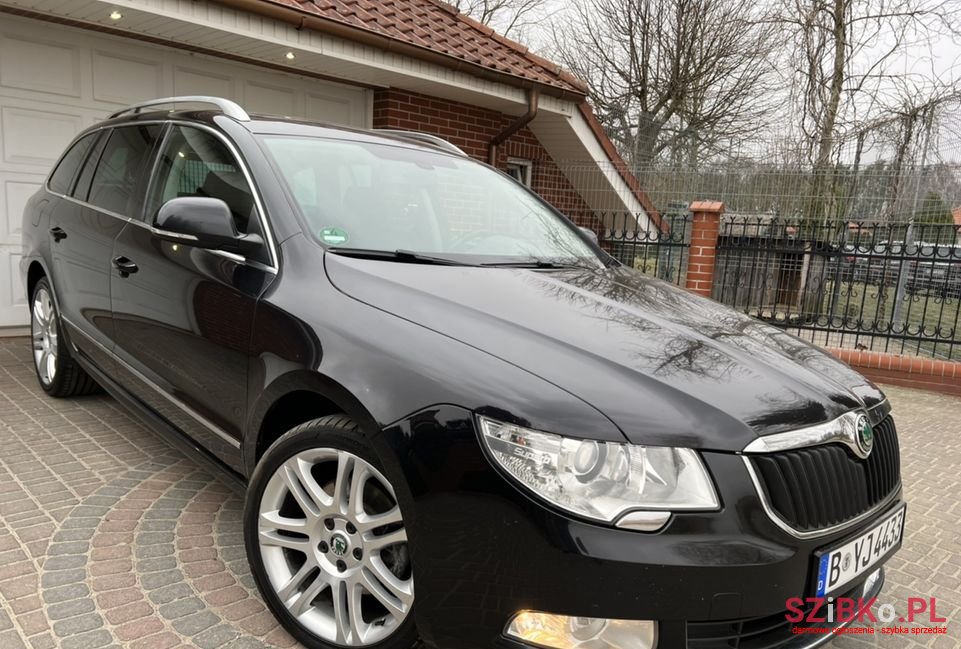 2011' Skoda Superb Comfort photo #3