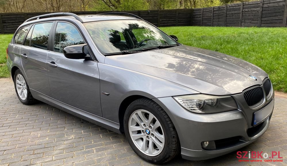 2009' BMW 3 Series 320I Touring photo #3