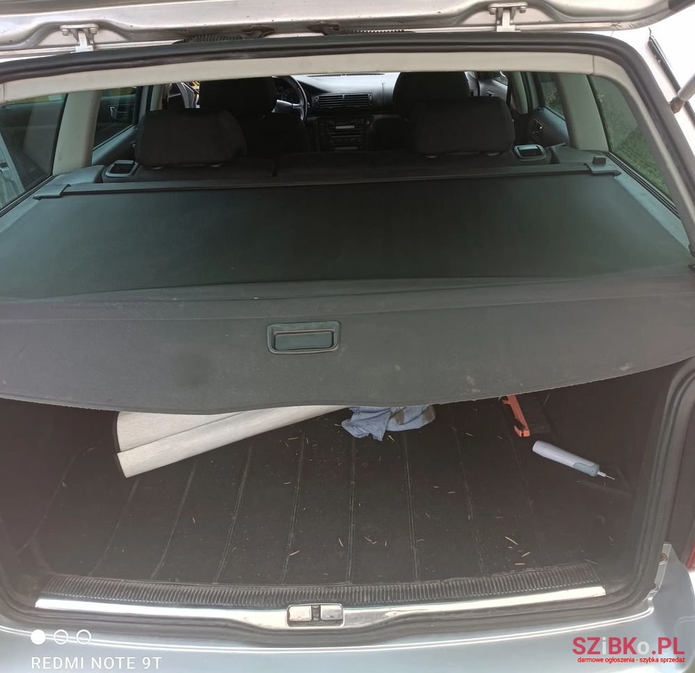 2002' Volkswagen Passat photo #5