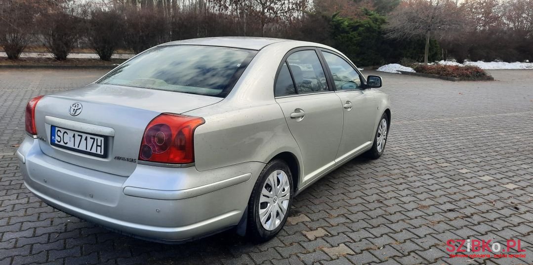 2004' Toyota Avensis photo #2