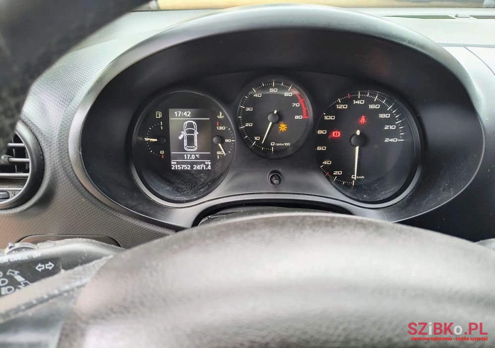 2011' SEAT Leon photo #6