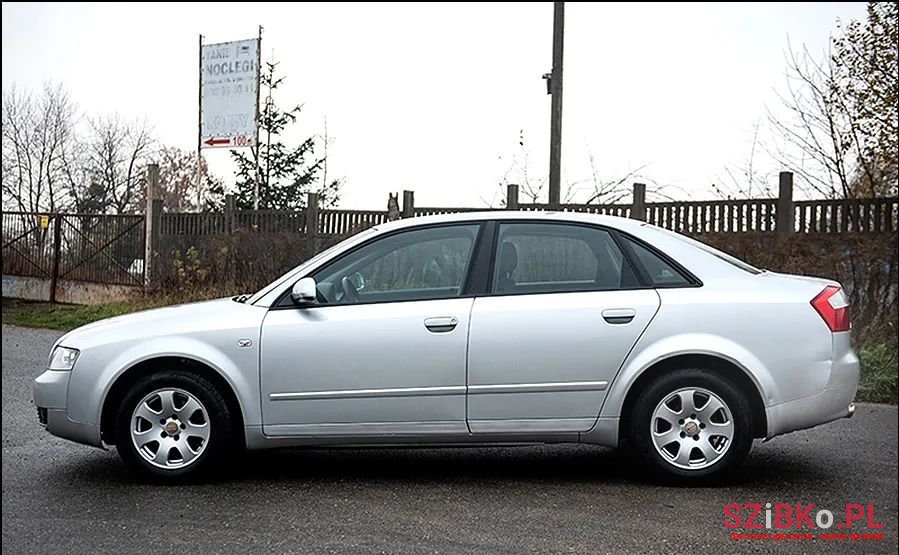 2004' Audi A4 Avant photo #2
