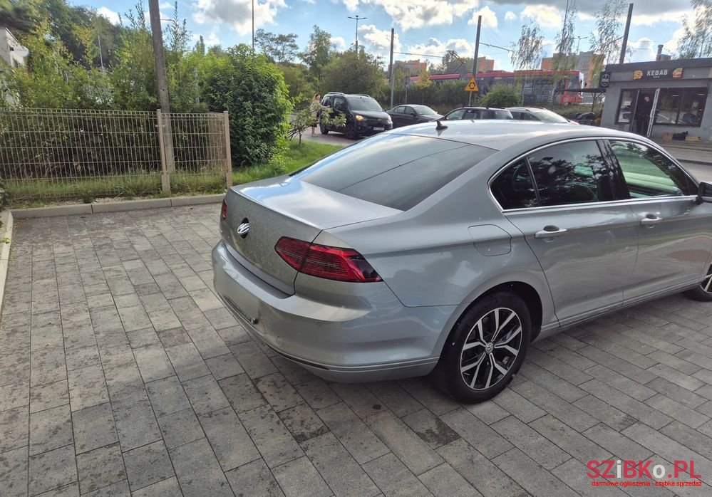 2018' Volkswagen Passat photo #3