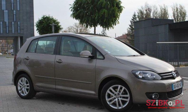 2010' Volkswagen Golf photo #1