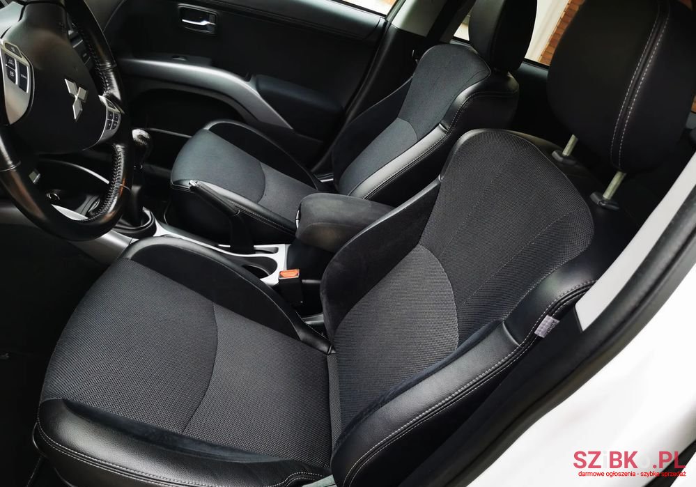 2010' Mitsubishi Outlander photo #5