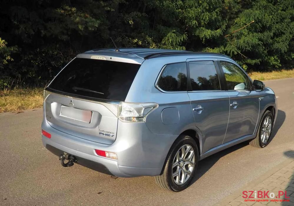 2015' Mitsubishi Outlander photo #2