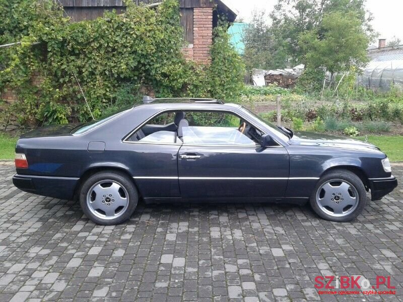 1988' Mercedes-Benz W124 photo #1