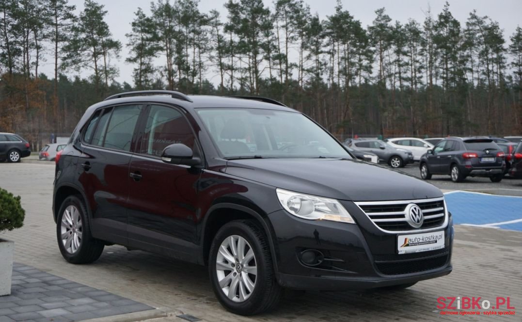2010' Volkswagen Tiguan photo #3
