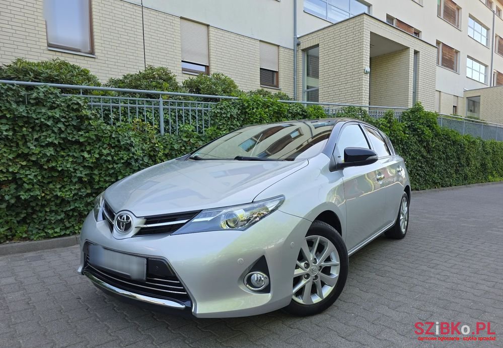 2014' Toyota Auris photo #1