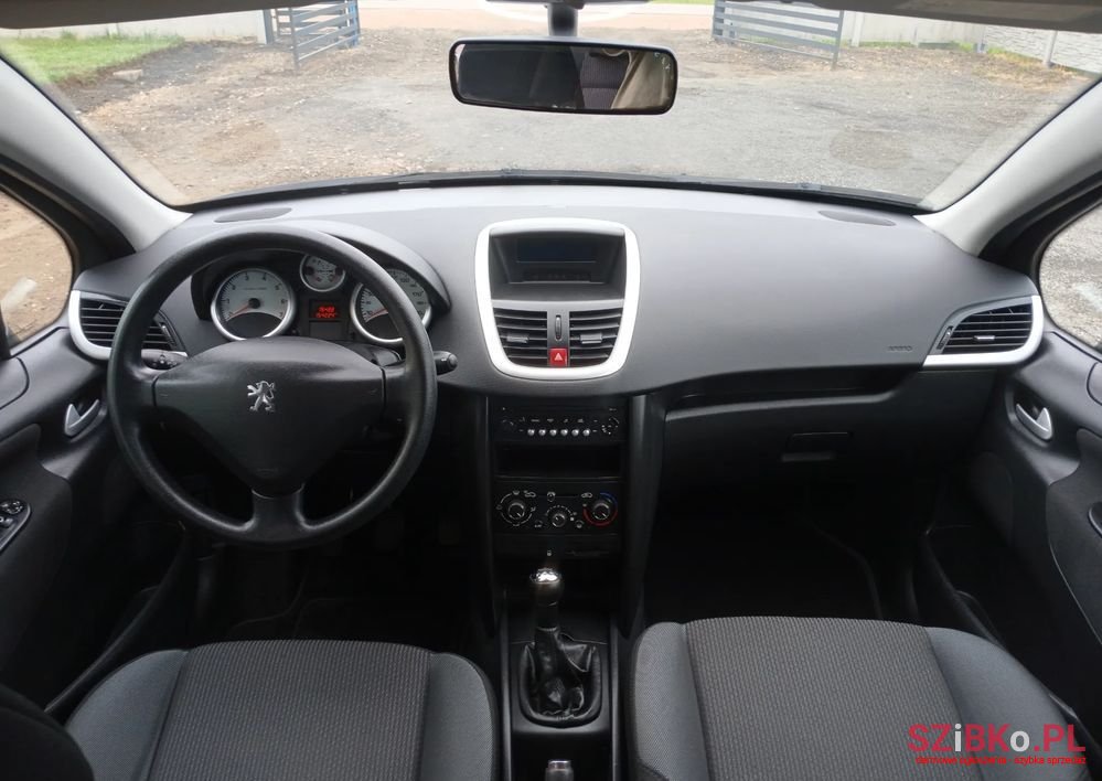 2011' Peugeot 207 1.4 Presence photo #5