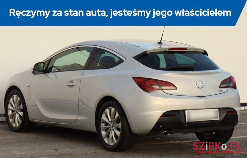 2012' Opel Astra photo #4