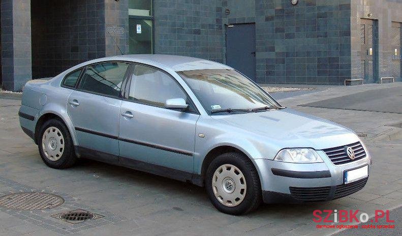 2002' Volkswagen Passat photo #1