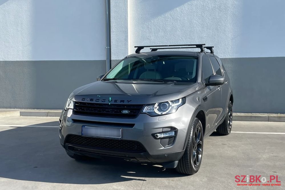 2017' Land Rover Discovery Sport Td4 Hse Luxury photo #3