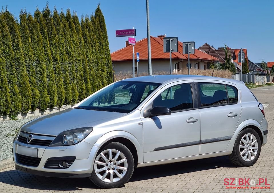 2004' Opel Astra photo #2