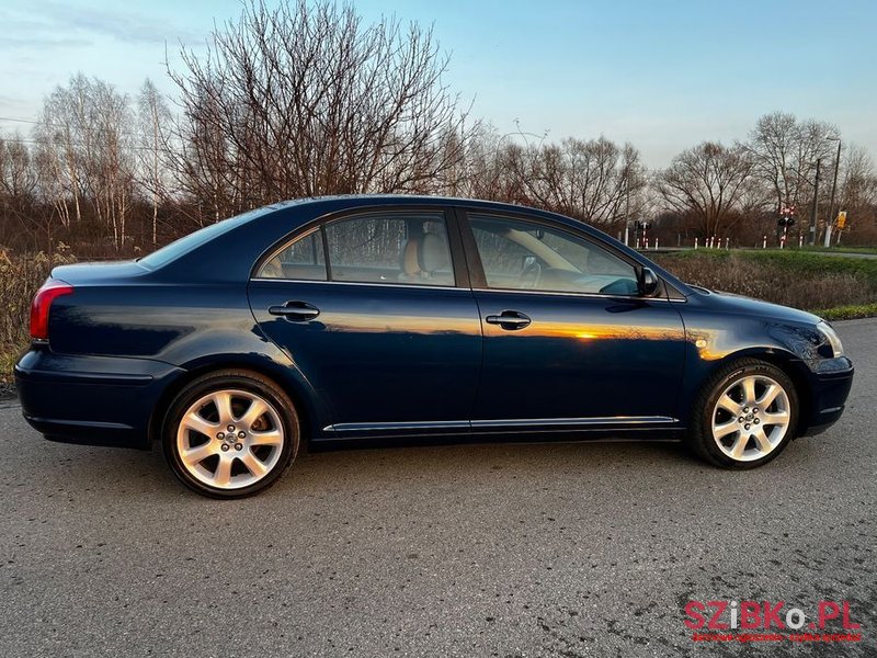 2003' Toyota Avensis 2.0 Vvt-I Executive photo #3