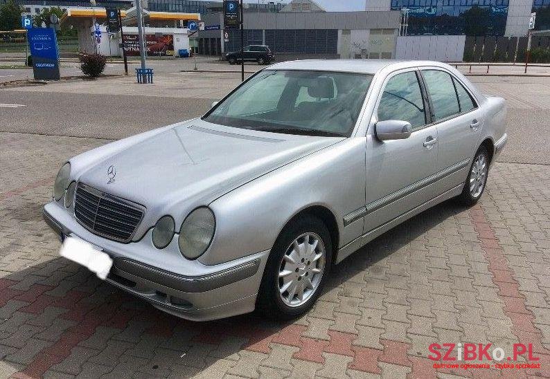2001' Mercedes-Benz Klasa E photo #1