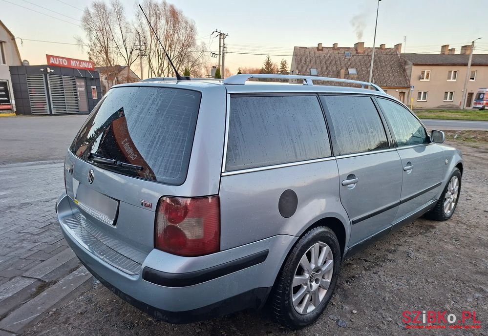 2003' Volkswagen Passat Variant photo #3