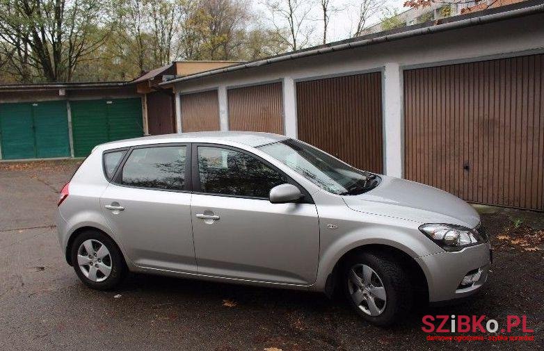 2011' Kia Cee'd photo #2