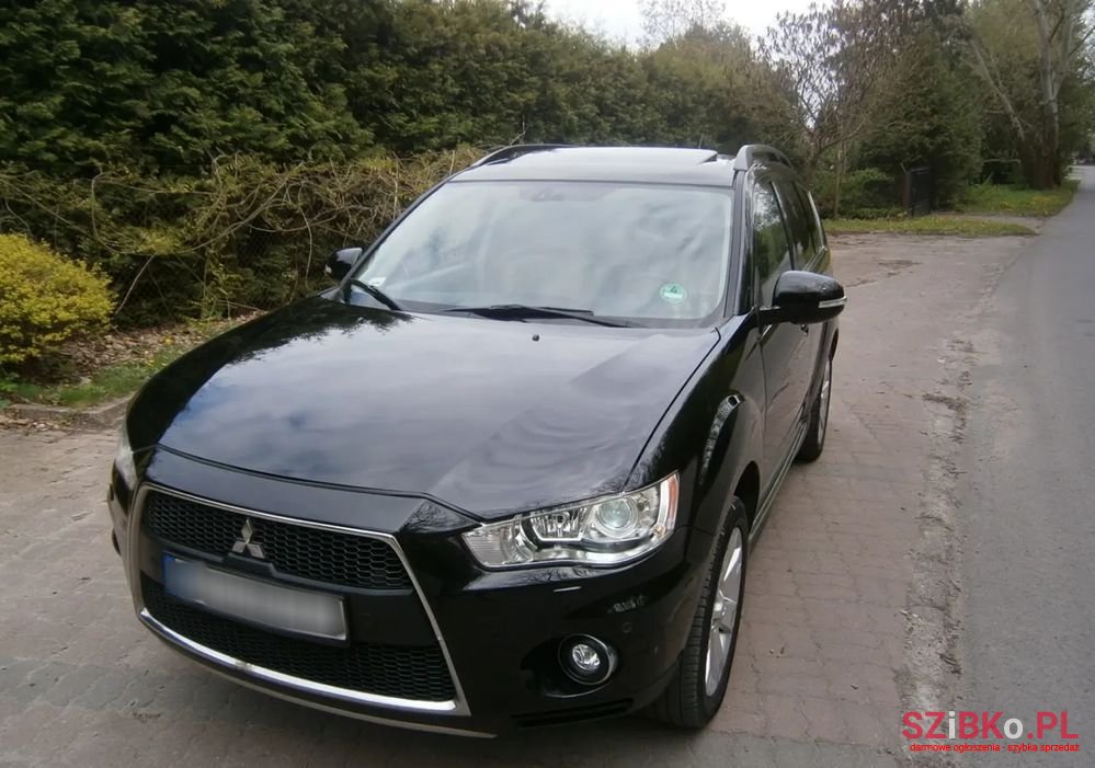2010' Mitsubishi Outlander photo #1