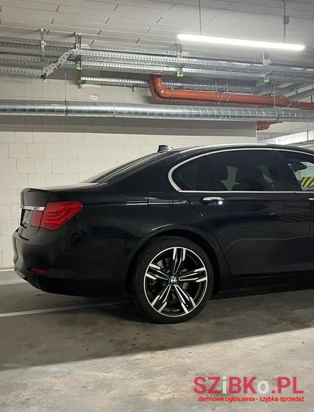 2009' BMW 7 Series 730D photo #4