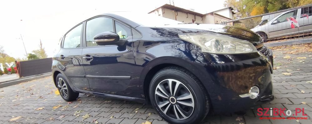 2013' Peugeot 208 1.2 Vti Active photo #2