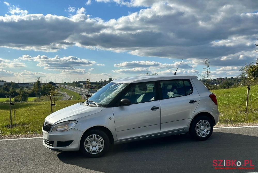 2011' Skoda Fabia photo #2