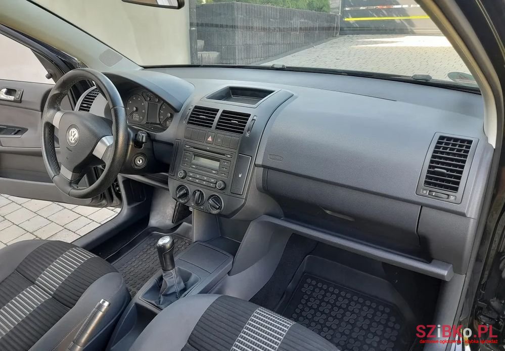 2008' Volkswagen Polo photo #6