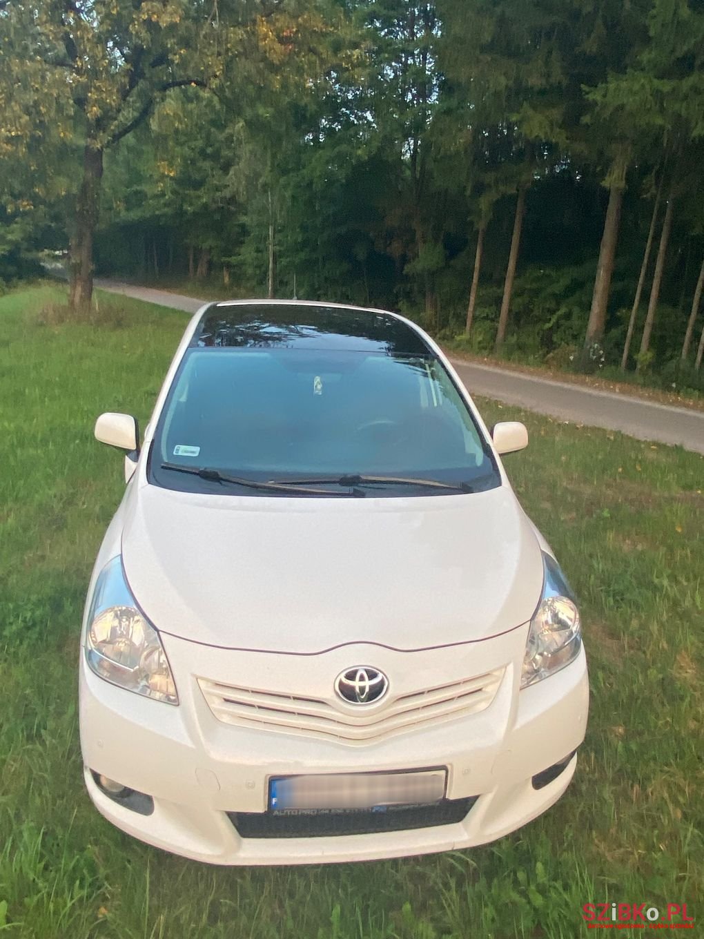 2011' Toyota Verso photo #3