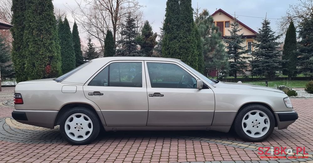 1993' Mercedes-Benz W124 photo #5
