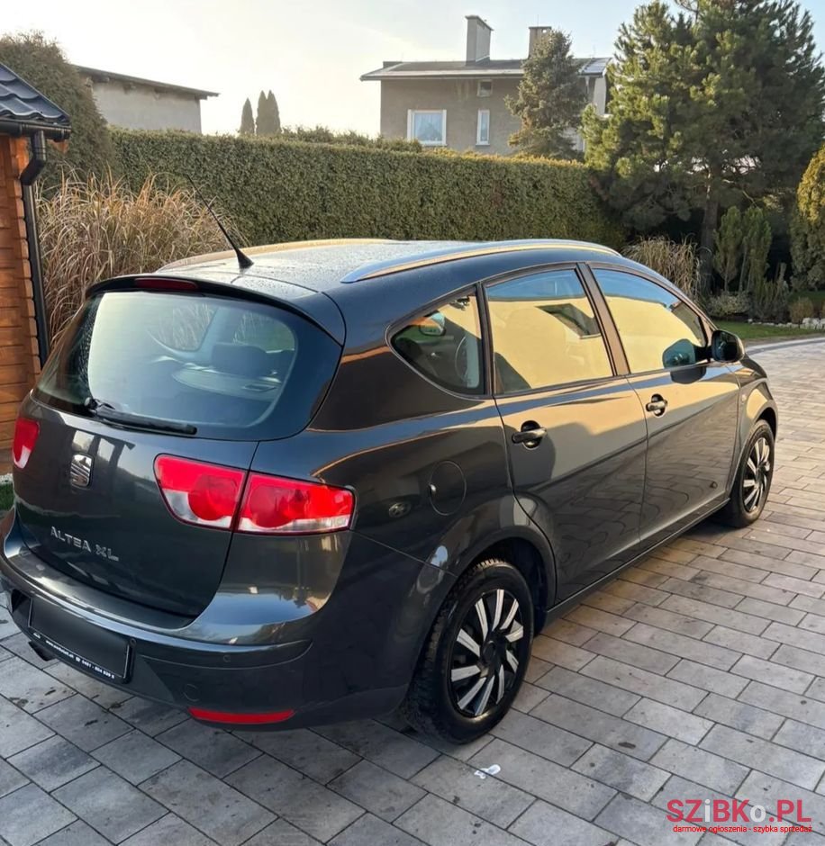 2010' SEAT Altea XL photo #3