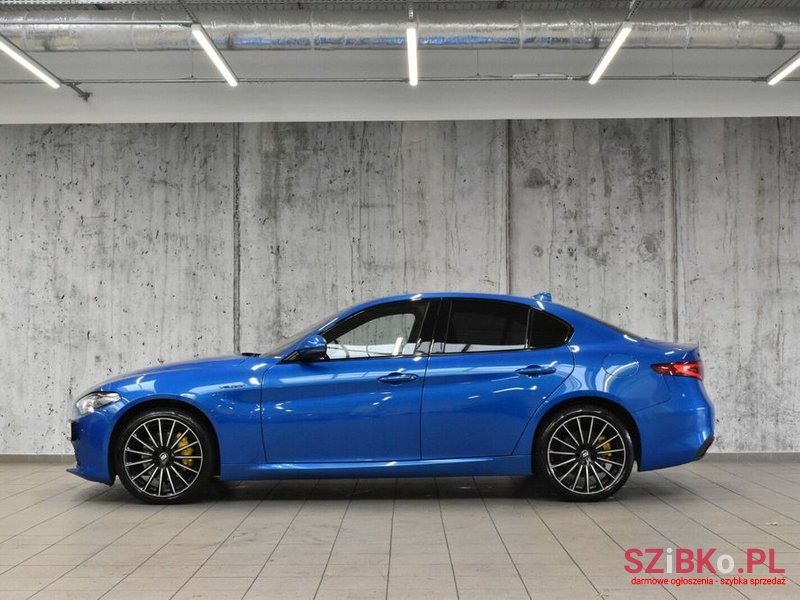 2021' Alfa Romeo Giulia photo #3