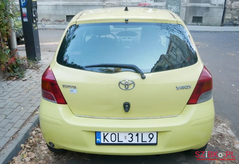 2009' Toyota Yaris photo #5