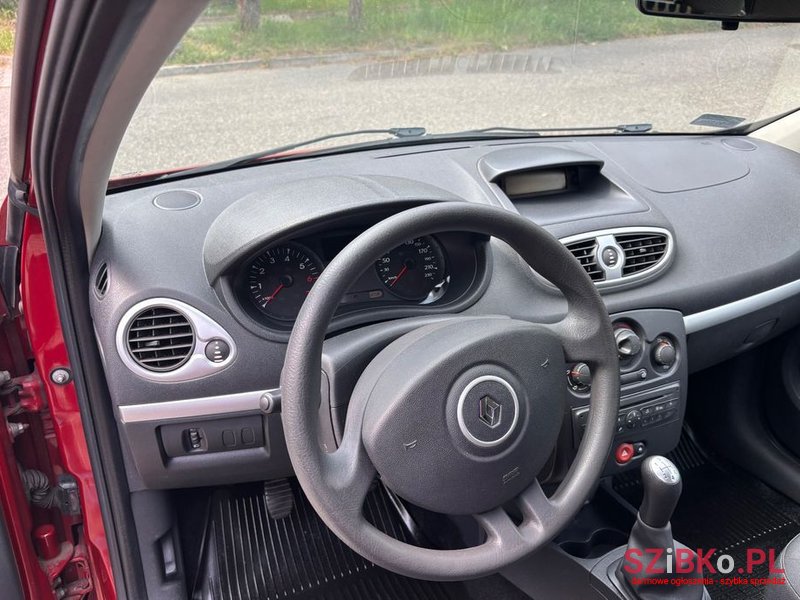 2009' Renault Clio photo #5