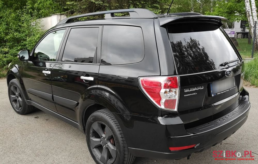 2011' Subaru Forester photo #4