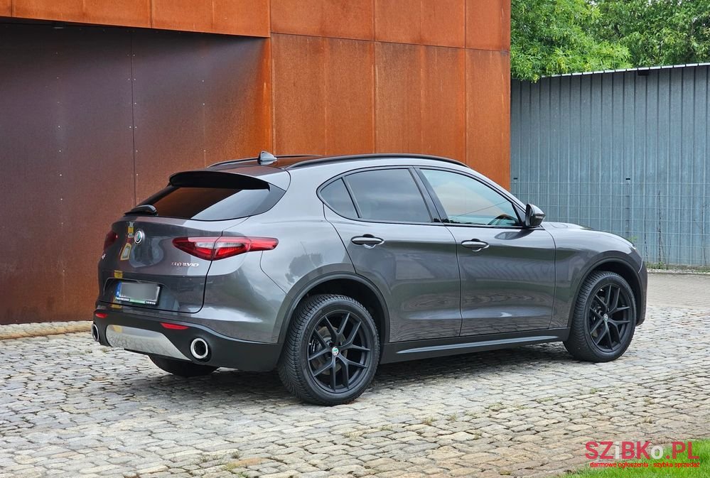 2018' Alfa Romeo Stelvio photo #4