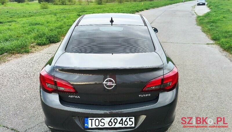 2013' Opel Astra photo #4