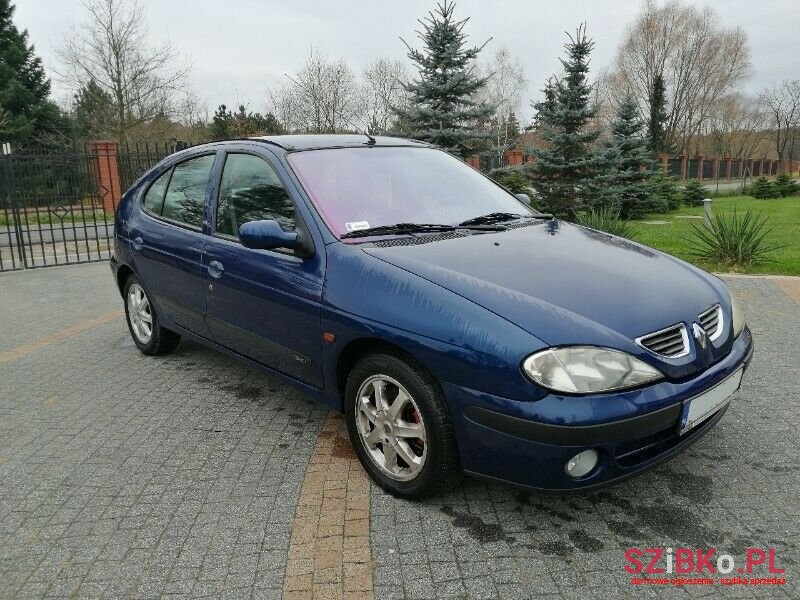 2001' Renault Megane photo #1