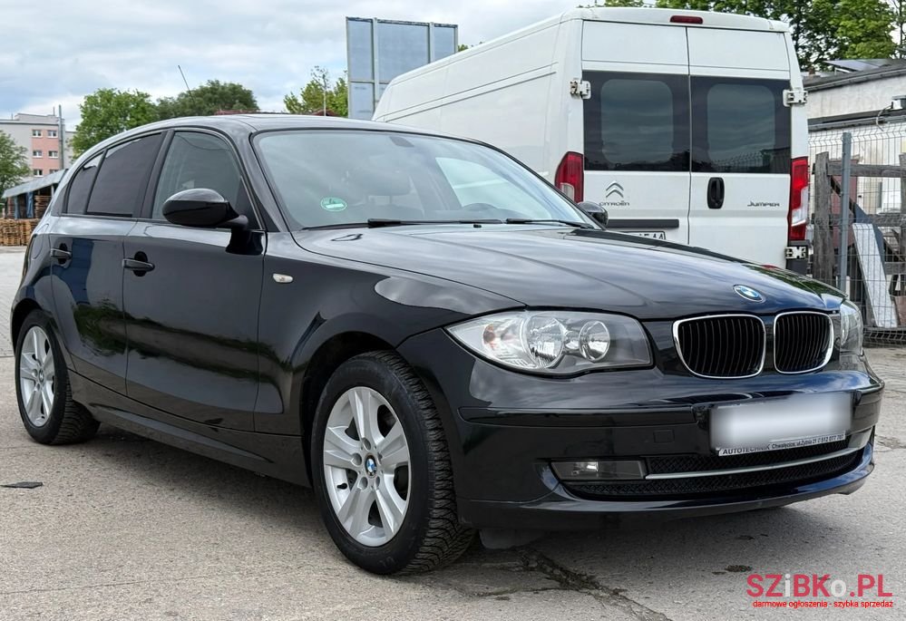 2008' BMW 1 Series 118I photo #1