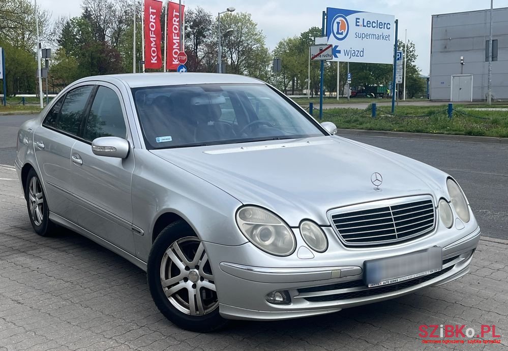 2004' Mercedes-Benz E-Class photo #3