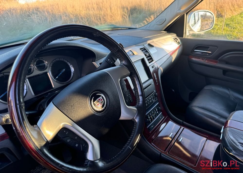 2010' Cadillac Escalade photo #4