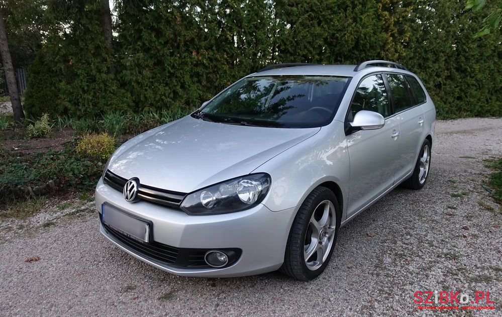 2010' Volkswagen Golf photo #1