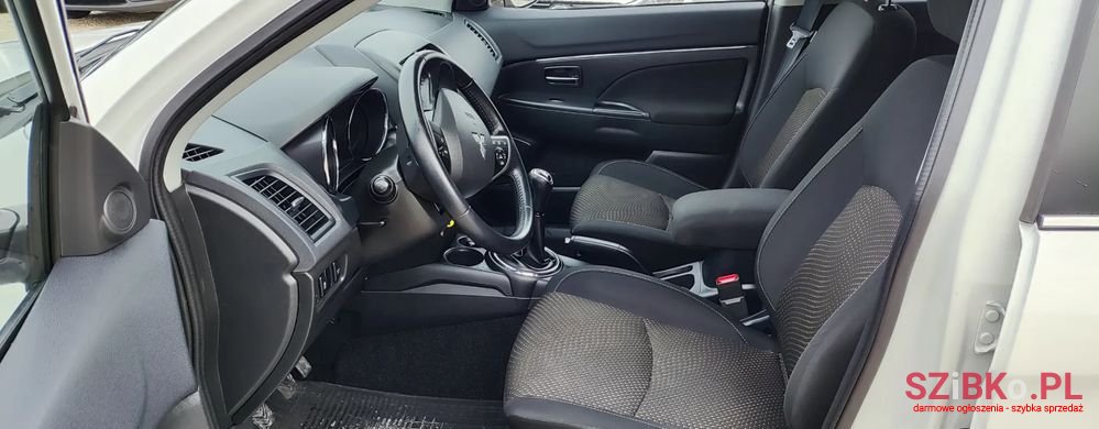 2015' Mitsubishi ASX photo #4