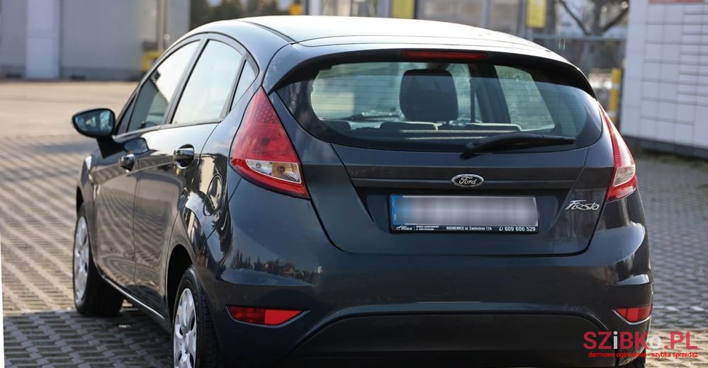 2011' Ford Fiesta photo #2