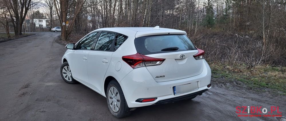 2018' Toyota Auris photo #5