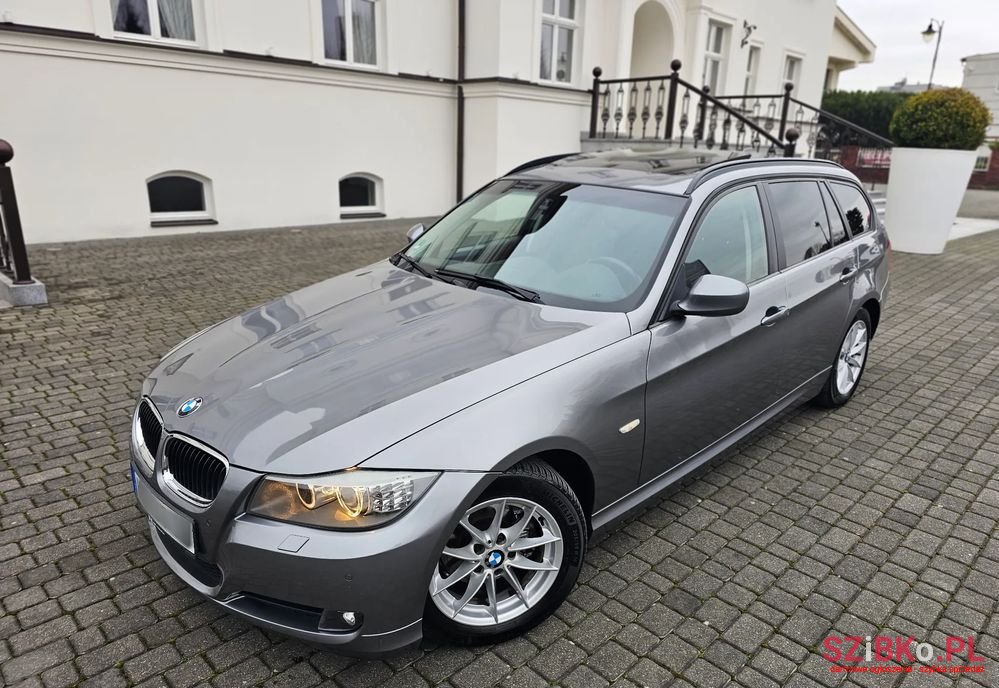 2011' BMW 3 Series photo #1