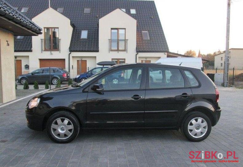 2005' Volkswagen Polo photo #1