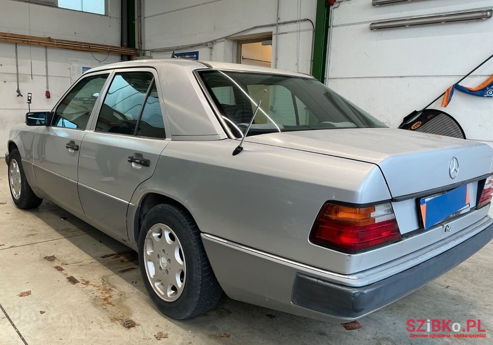 1993' Mercedes-Benz W124 photo #2