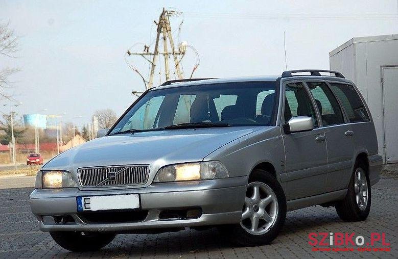 2000' Volvo V70 photo #1