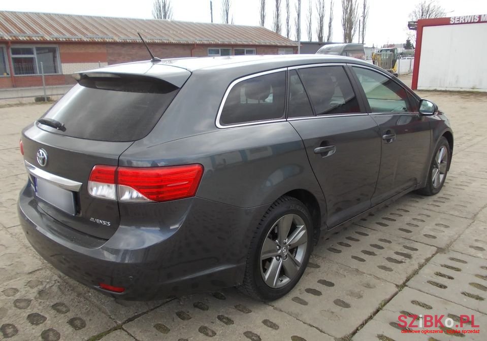 2014' Toyota Avensis photo #3